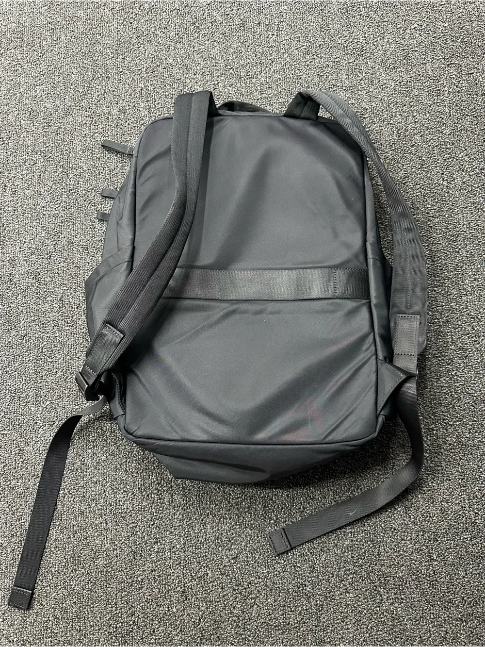 Lululemon Everyday Backpack 2.0 23L Black Travel Bottle Pocket Luggage Sleeve